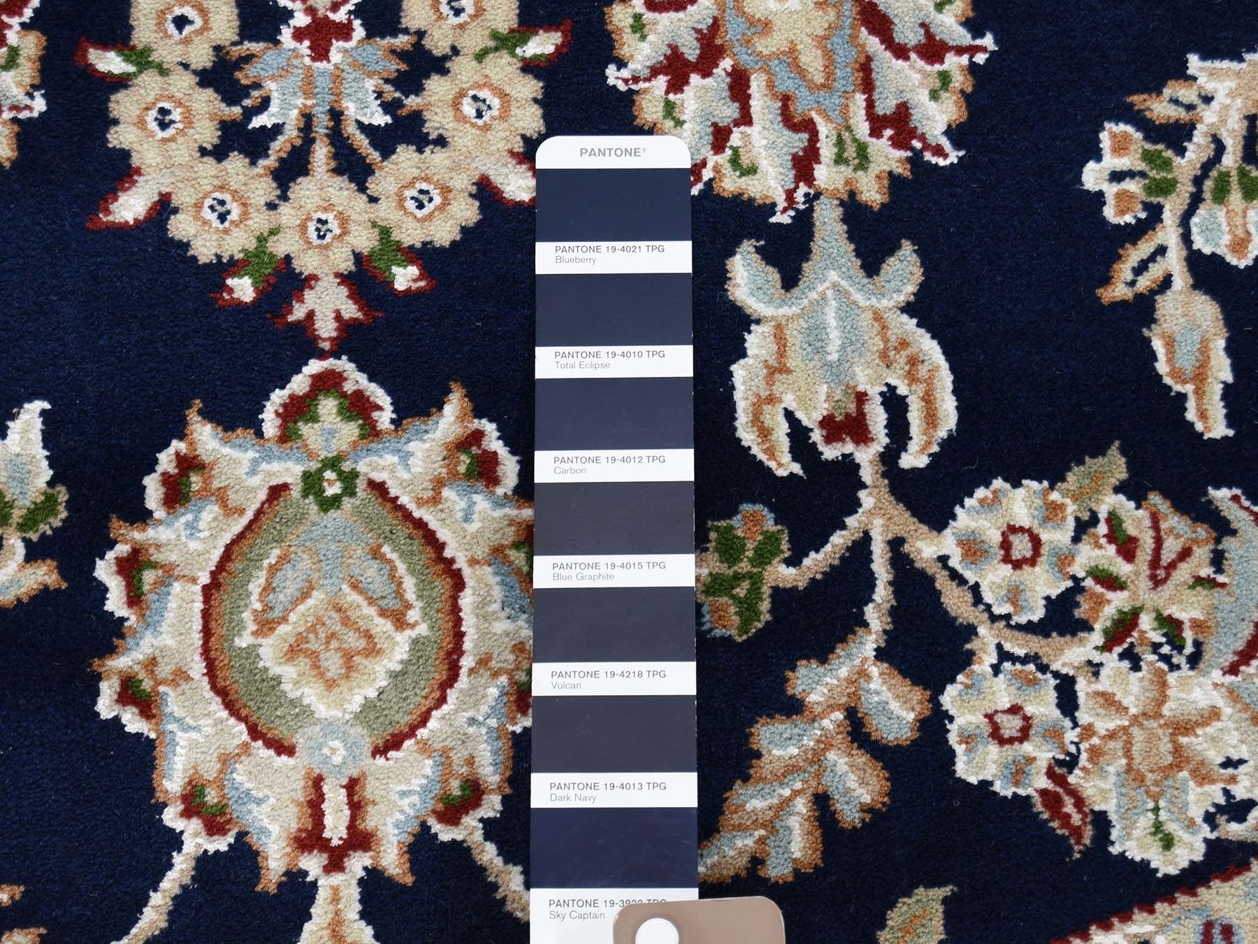 Traditional Rugs LUV539937